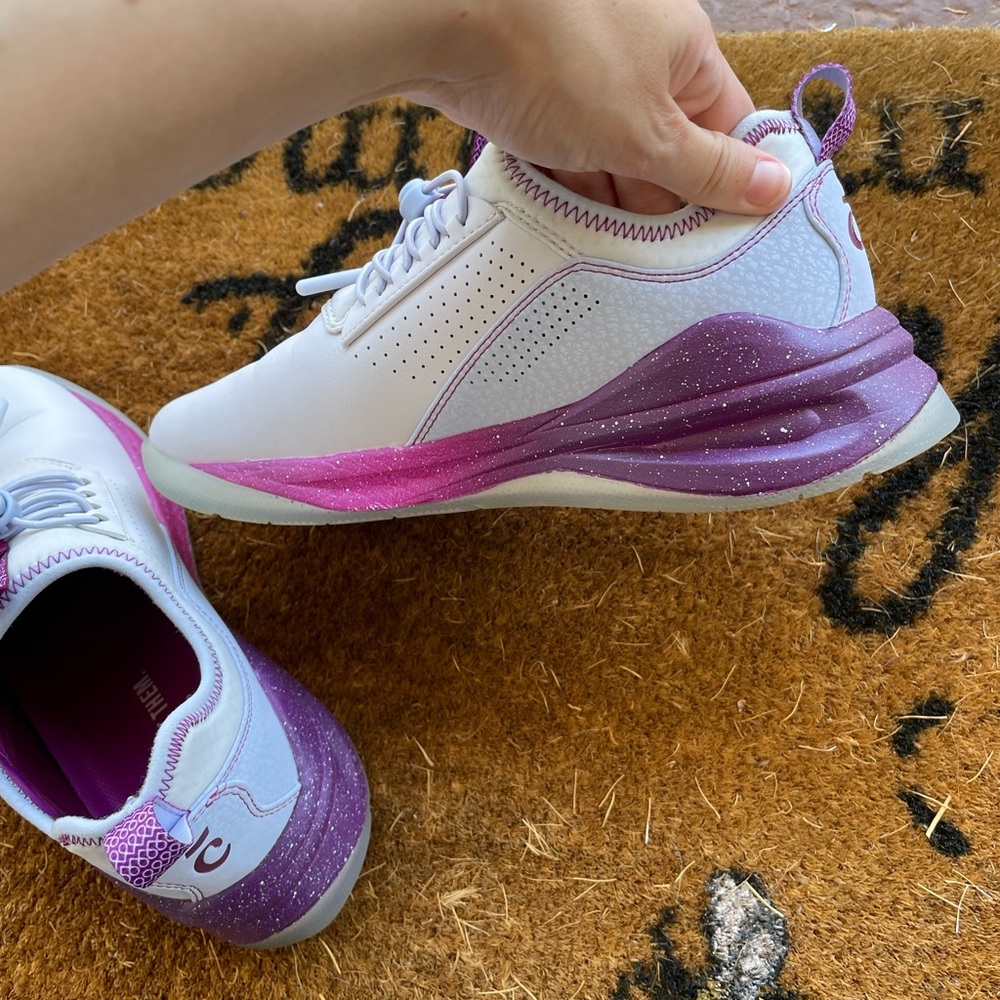Clove shoes in “PLUM AMETHYST” size 6.5